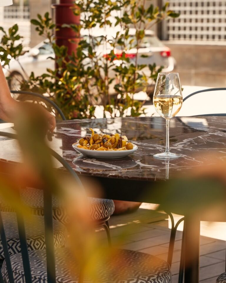 Instagram post from lafenomena_puerto. This post is in position 3.